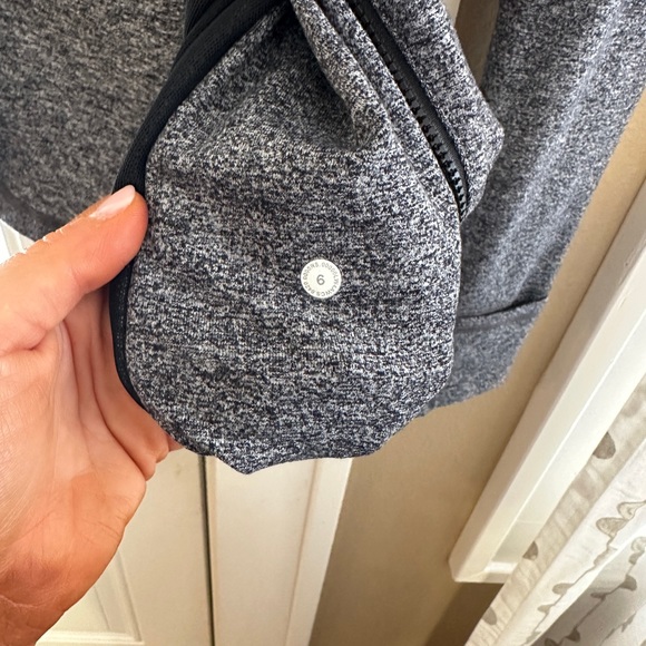 Full zip Lululemon Define Jacket - Picture 5 of 5